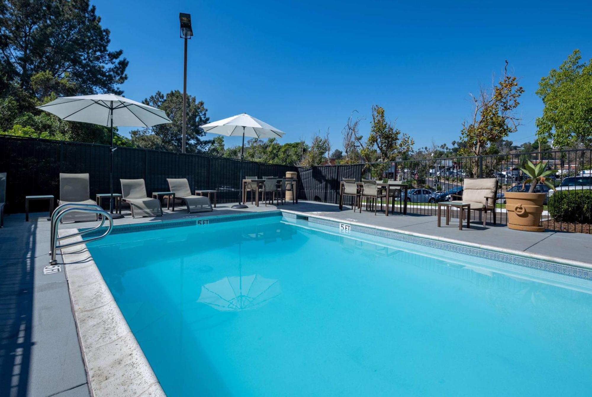 Days Inn By Wyndham Encinitas Moonlight Beach Exterior foto